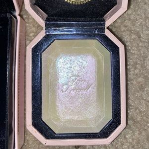 Too faced opal highlight